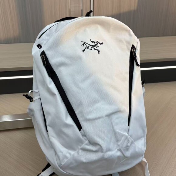 Arc\'teryx Mantis 26L White Backpack | Multi-functional Outdoor Commuter Backpack main image 5